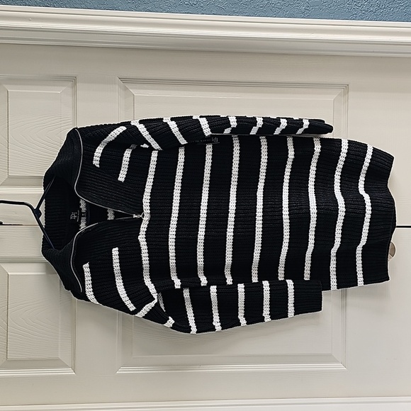 NWT Derek Heart Striped Oversized Neckline Quarter Zip Sweater BLK/White Medium - Picture 2 of 11